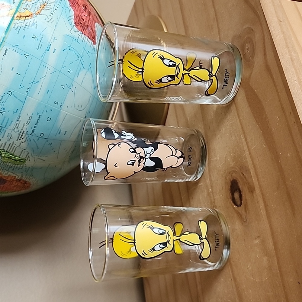 Vintage Pepsi Collectible Tweety and Porky Pig tumblers